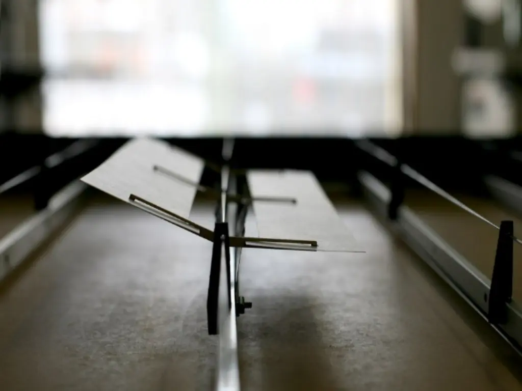 A passive solar tracker