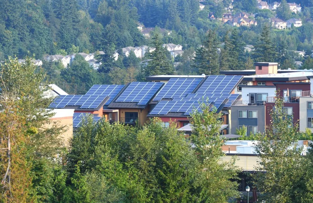 Solar Power in the Hands of the Community: What's the Power of Unity